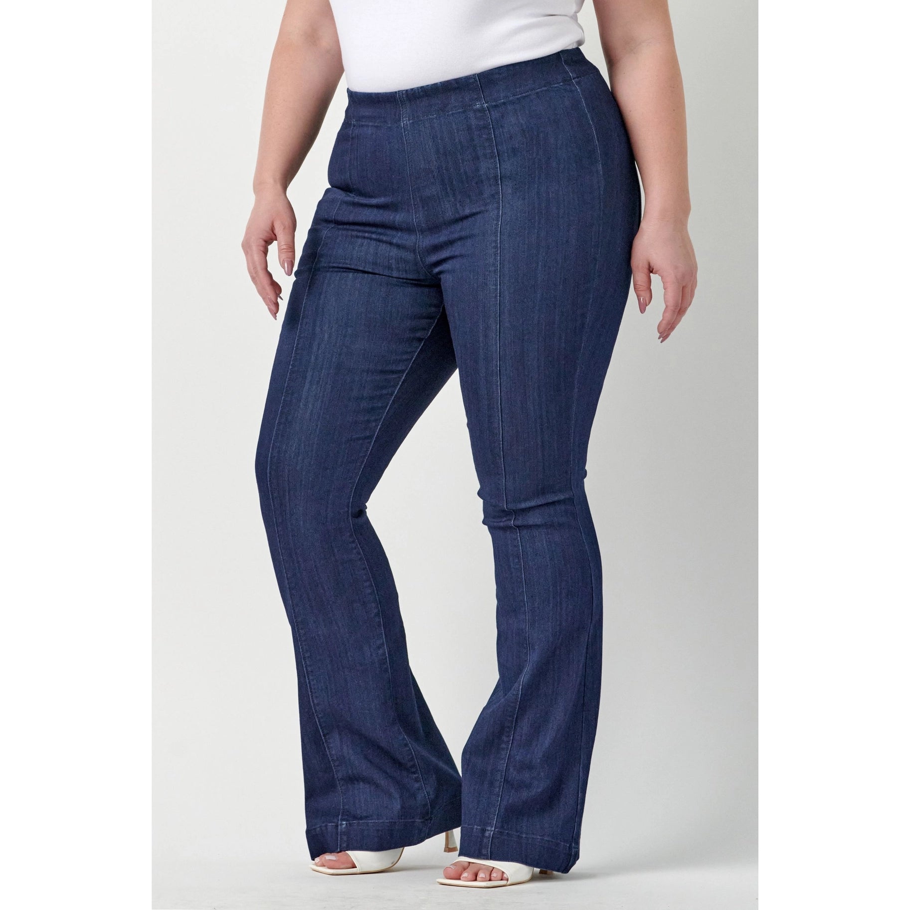 Retro-inspired Cello Jeans in CURVY