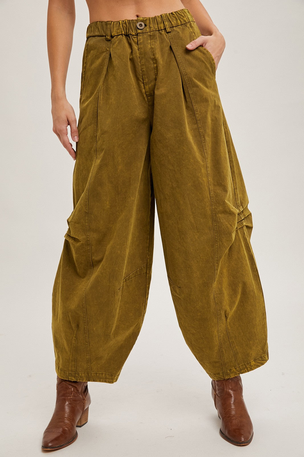 Billowy Silhouette Chino Pants – Bohemian Black by Walking Roses