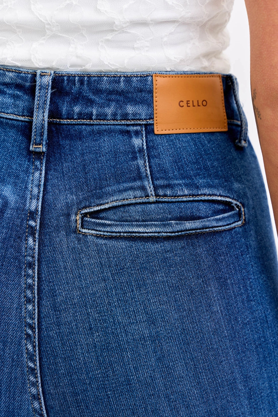 The Alix Cropped Flare