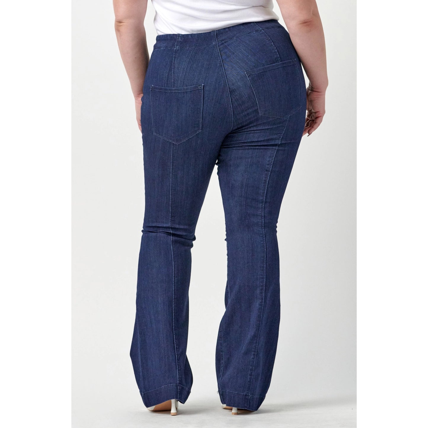 Retro-inspired Cello Jeans in CURVY